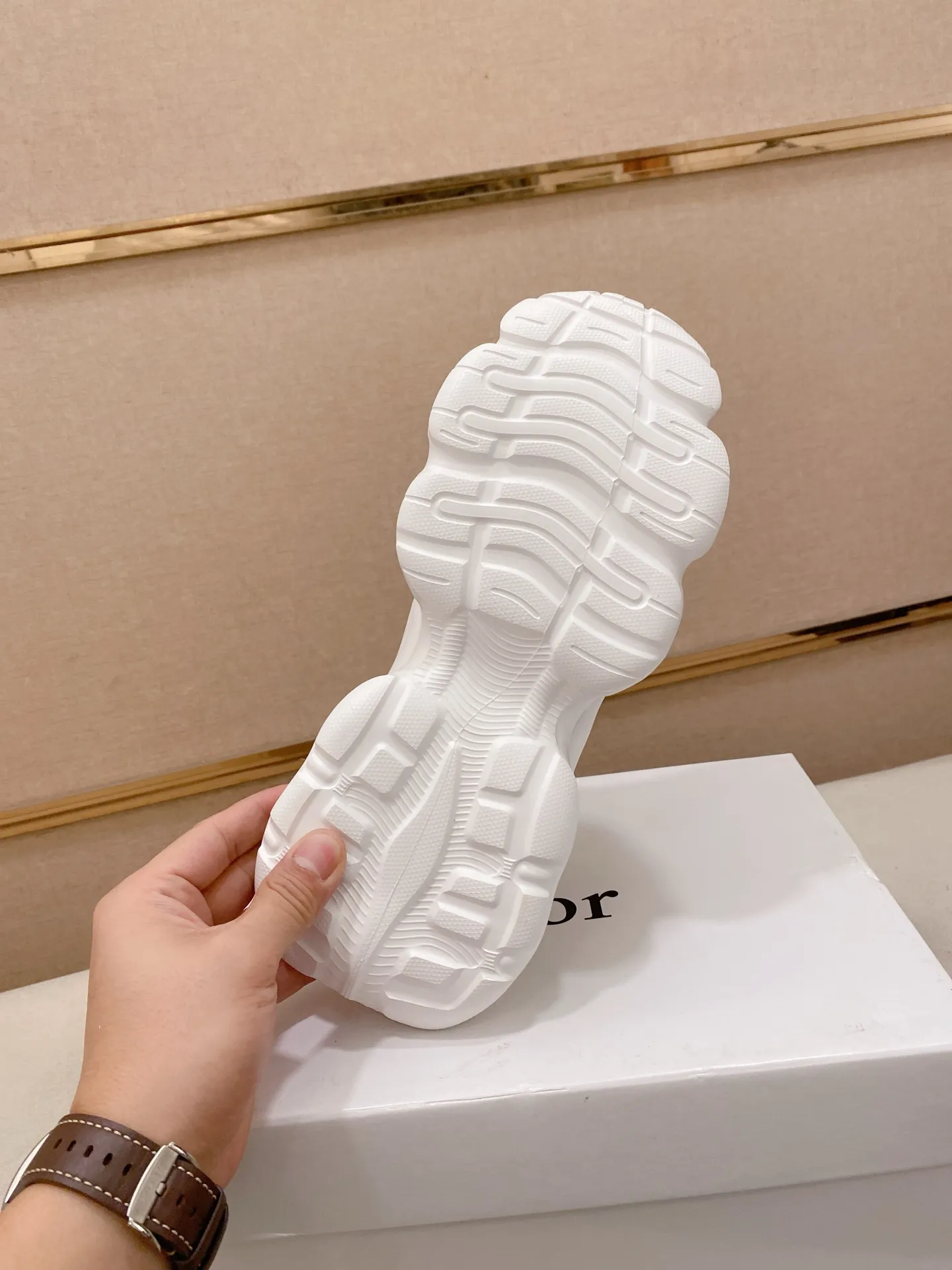 Men's shoes💰 462💰🇮🇹🇮🇹Dior d The new model is on sale at the same time at the counter. The upper 🇮🇹 is imported Italian first-layer cowhide, and the lining is fully imported sheepskin 💪💪. It is a complete 1⃣️ to 1⃣️ replica 🇮🇹💪💪, ⚠ Sole: The original sole is specially provided by the original factory. The exclusive movable molded sole is super comfortable. ⚠Original factory single goods, 🔍🔍high quality, you can enter and leave the counter at will, welcome to compare⚠. Code number:38-44